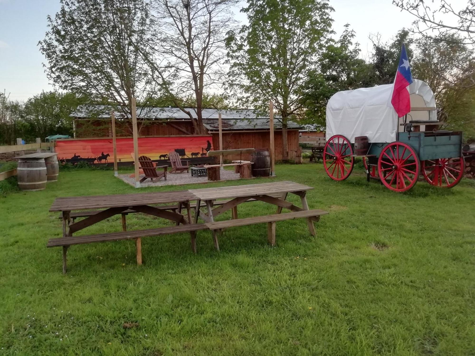 Bed and Breakfast La Valise A Cheval Mezieres-sur-Ponthouin Экстерьер фото