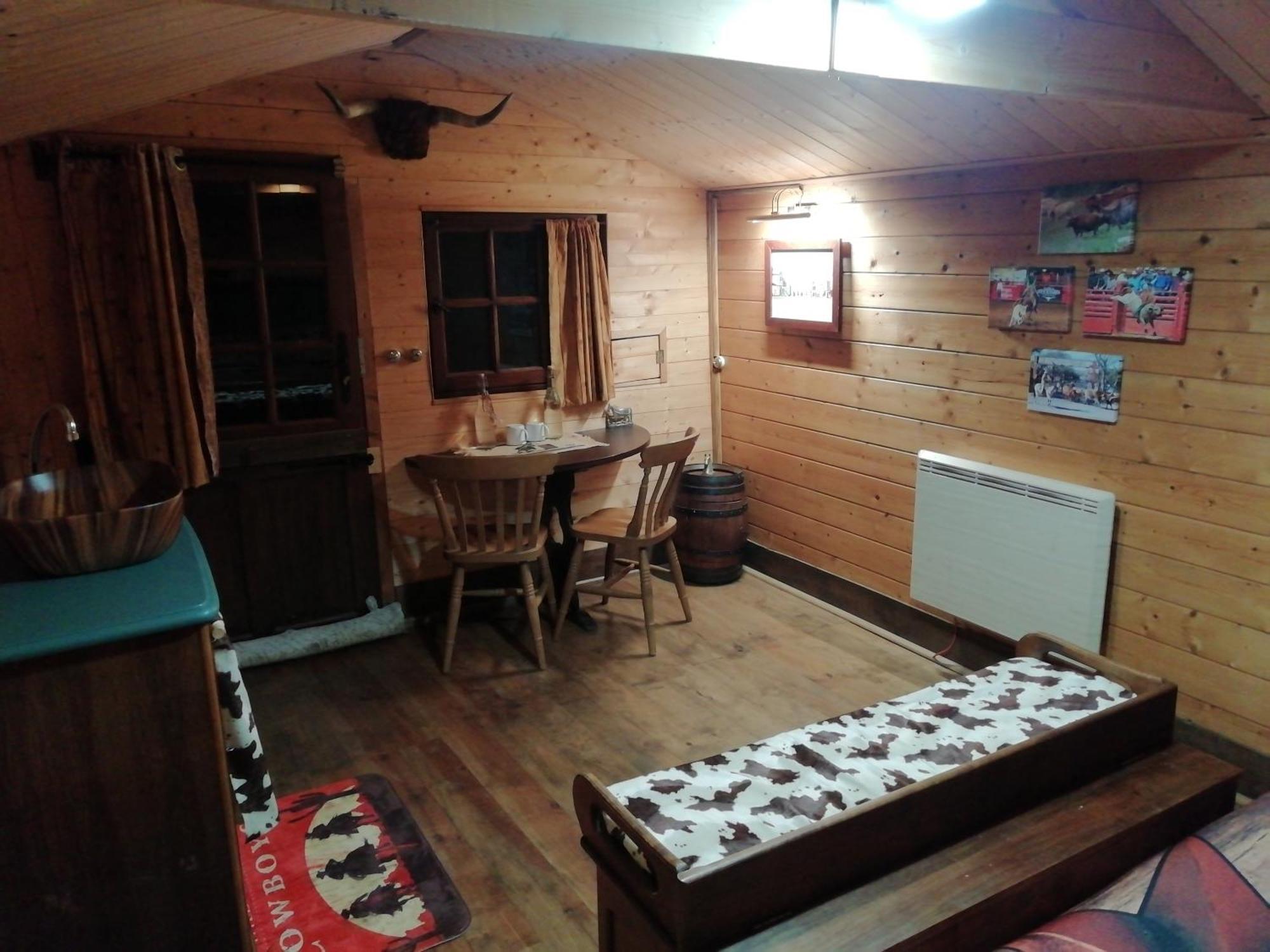 Bed and Breakfast La Valise A Cheval Mezieres-sur-Ponthouin Экстерьер фото
